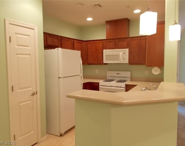 6868 Sky Pointe Drive - Photo Thumbnail 13
