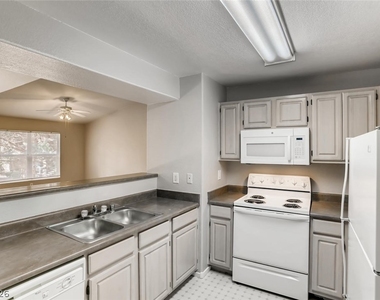 555 E Silverado Ranch Boulevard - Photo Thumbnail 10