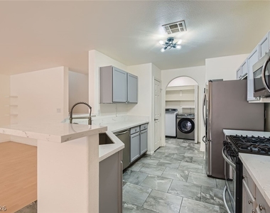 9577 Brooks Lake Avenue - Photo Thumbnail 2