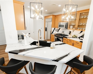 2240 Village Walk Drive - Photo Thumbnail 12