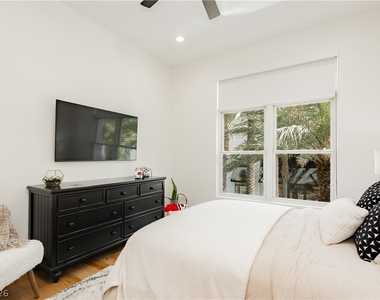 2240 Village Walk Drive - Photo Thumbnail 30