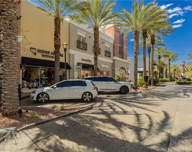 2240 Village Walk Drive - Photo Thumbnail 57