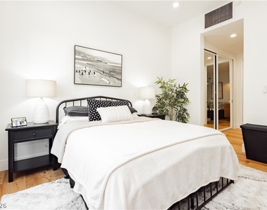 2240 Village Walk Drive - Photo Thumbnail 29