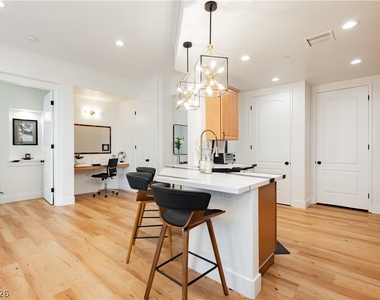 2240 Village Walk Drive - Photo Thumbnail 14