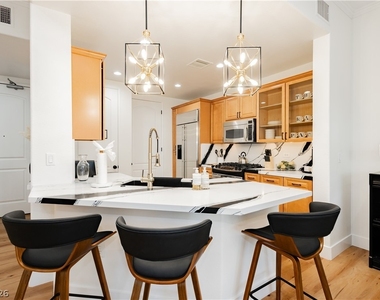 2240 Village Walk Drive - Photo Thumbnail 8