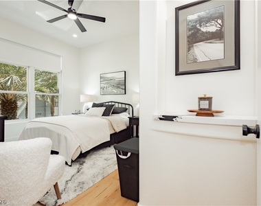 2240 Village Walk Drive - Photo Thumbnail 27