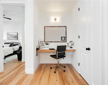 2240 Village Walk Drive - Photo Thumbnail 10