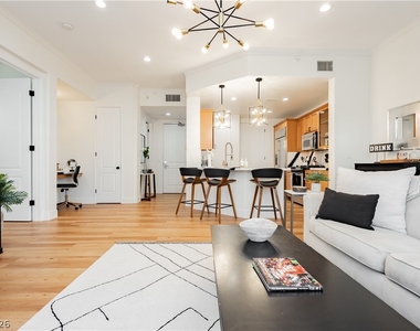 2240 Village Walk Drive - Photo Thumbnail 6