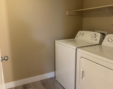 4004 Elkridge Drive - Photo Thumbnail 9