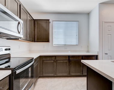 6515 Taffrail Avenue - Photo Thumbnail 4