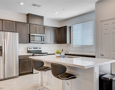 6515 Taffrail Avenue - Photo Thumbnail 3