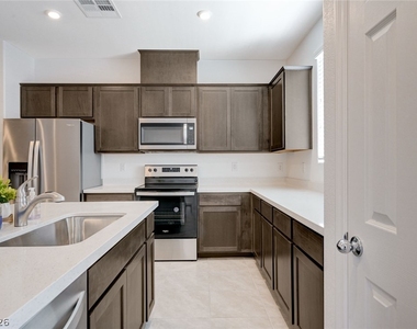 6515 Taffrail Avenue - Photo Thumbnail 2