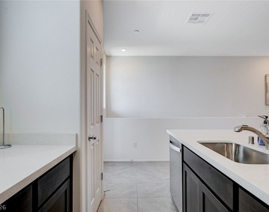 6515 Taffrail Avenue - Photo Thumbnail 6