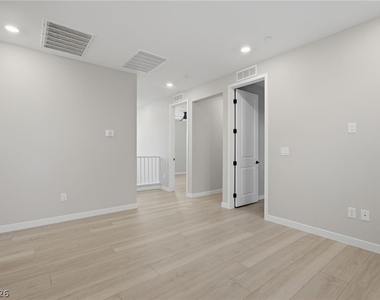 169 Medianoche Street - Photo Thumbnail 23