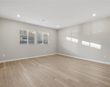 169 Medianoche Street - Photo Thumbnail 29