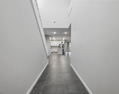 169 Medianoche Street - Photo Thumbnail 5