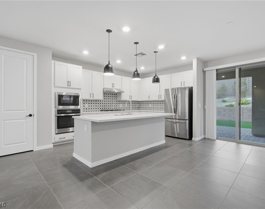 169 Medianoche Street - Photo Thumbnail 12