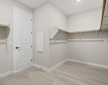 169 Medianoche Street - Photo Thumbnail 34