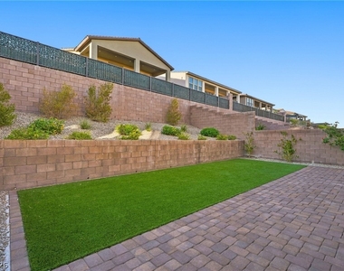 169 Medianoche Street - Photo Thumbnail 37