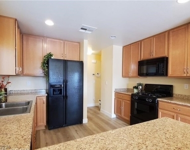 8775 Autumn Teal Avenue - Photo Thumbnail 6