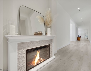 4575 Dean Martin Drive - Photo Thumbnail 3