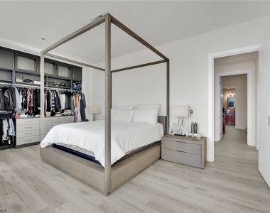 4575 Dean Martin Drive - Photo Thumbnail 8