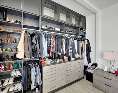 4575 Dean Martin Drive - Photo Thumbnail 9