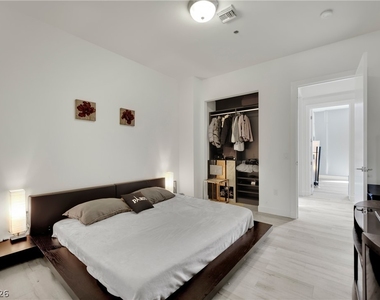 4575 Dean Martin Drive - Photo Thumbnail 10