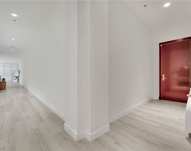 4575 Dean Martin Drive - Photo Thumbnail 4