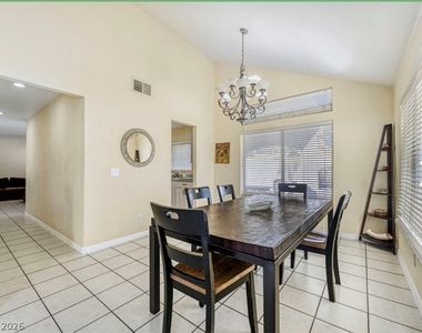 7842 W Gilmore Avenue - Photo Thumbnail 8