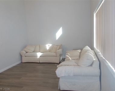 5621 Lago Court - Photo Thumbnail 4