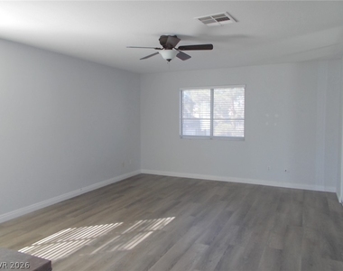 5621 Lago Court - Photo Thumbnail 12