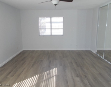 5621 Lago Court - Photo Thumbnail 14