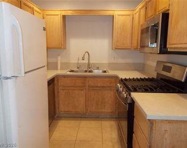 5621 Lago Court - Photo Thumbnail 6
