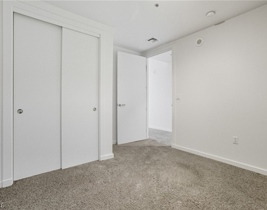 4471 Dean Martin Drive - Photo Thumbnail 17