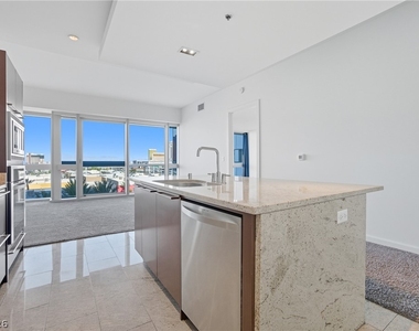 4471 Dean Martin Drive - Photo Thumbnail 11