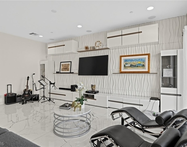 881 Barrhead Avenue - Photo Thumbnail 2