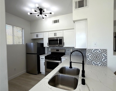 9050 W Warm Springs Road - Photo Thumbnail 8