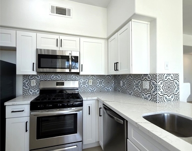 9050 W Warm Springs Road - Photo Thumbnail 10