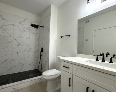 9050 W Warm Springs Road - Photo Thumbnail 14