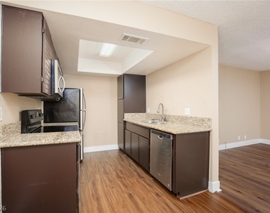 619 Pepper Tree Circle - Photo Thumbnail 7
