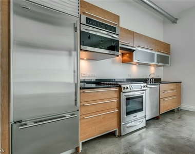 200 Hoover Avenue - Photo Thumbnail 12