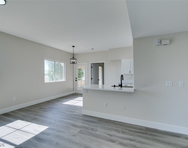 3400 Cabana Drive - Photo Thumbnail 4