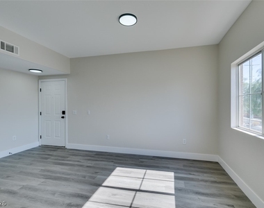 3400 Cabana Drive - Photo Thumbnail 13