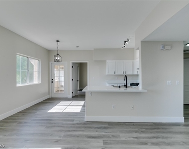 3400 Cabana Drive - Photo Thumbnail 8