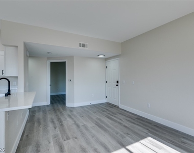 3400 Cabana Drive - Photo Thumbnail 12