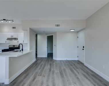 3400 Cabana Drive - Photo Thumbnail 11