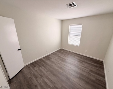5211 Lindell Road - Photo Thumbnail 5