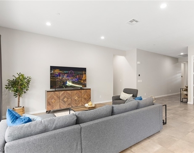 2642 Summit Springs Street - Photo Thumbnail 6