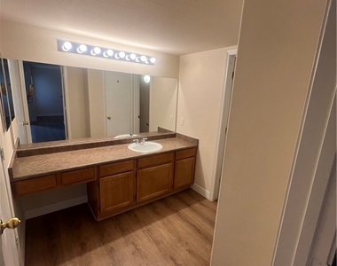 7255 W Sunset Road - Photo Thumbnail 2